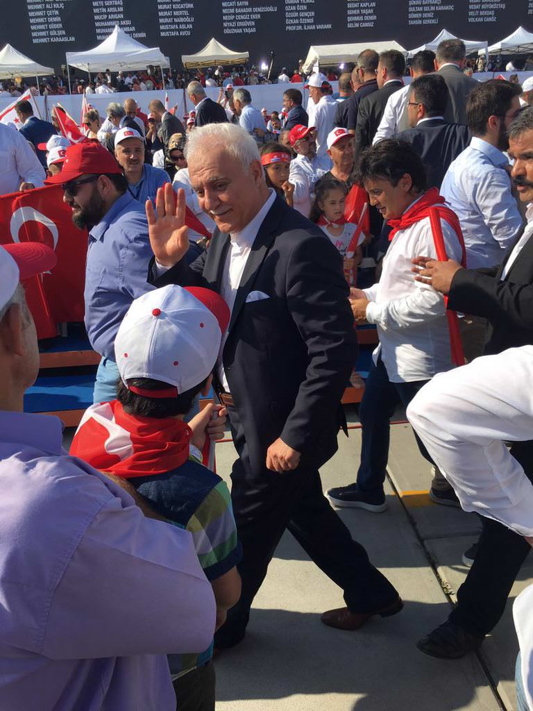 Ünlü isimler Demokrasi ve Şehitler mitinginde	