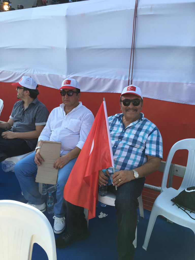 Ünlü isimler Demokrasi ve Şehitler mitinginde	