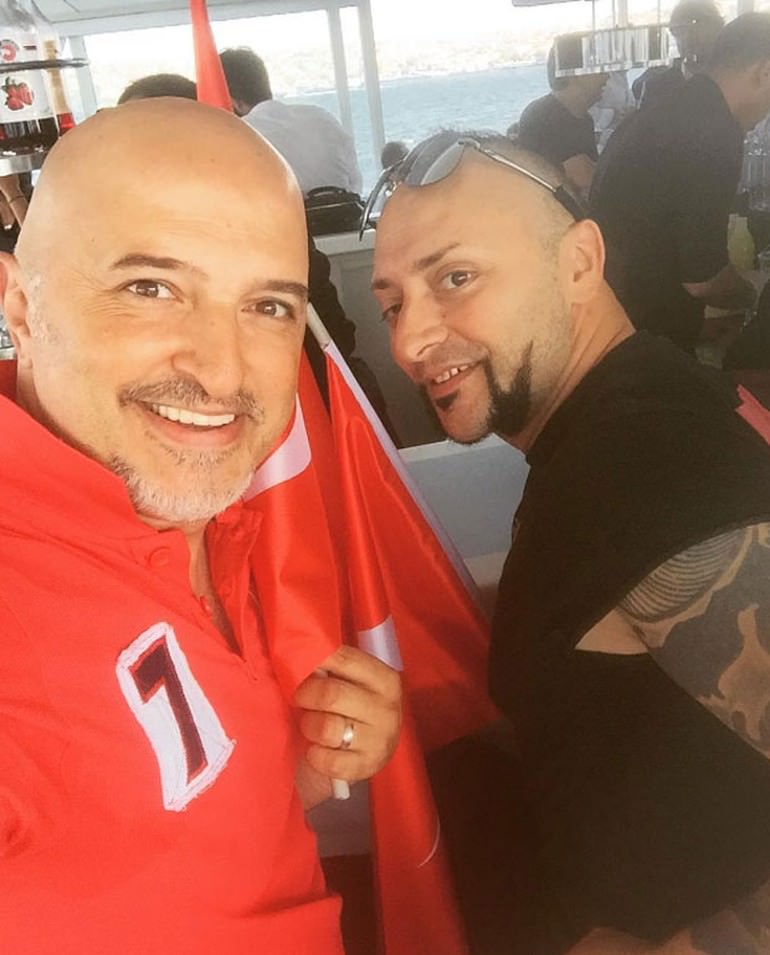 Ünlü isimler Demokrasi ve Şehitler mitinginde	