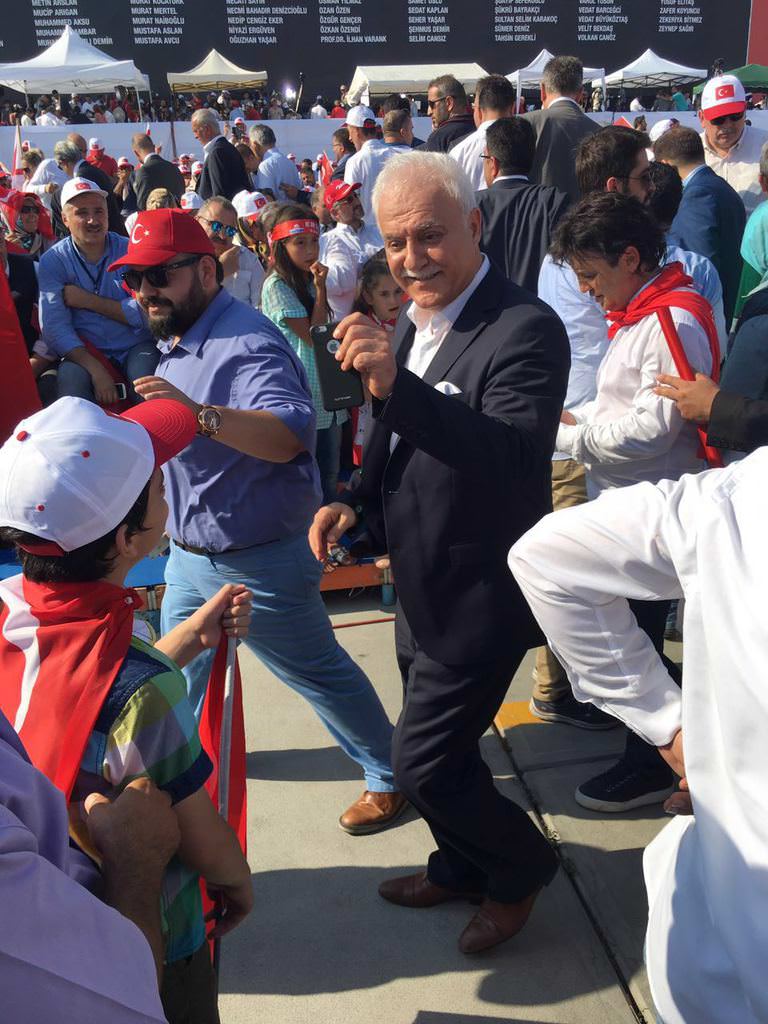 Ünlü isimler Demokrasi ve Şehitler mitinginde	