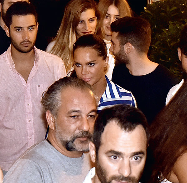 Ebru Şallı ve Cem Yılmaz aşkın tadını çıkarıyor