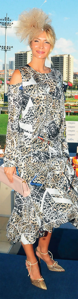 Veliefendi'deki yarış festivalinde şıklık yarışı