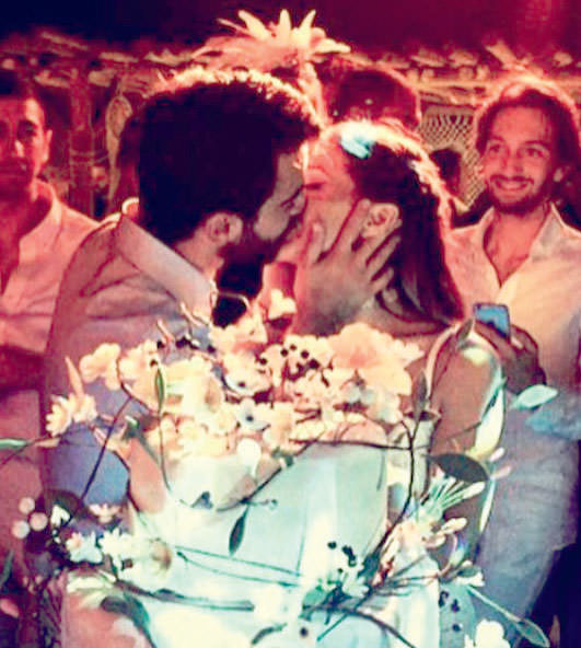 İstanbul'da nikah Mikonos'ta düğün
