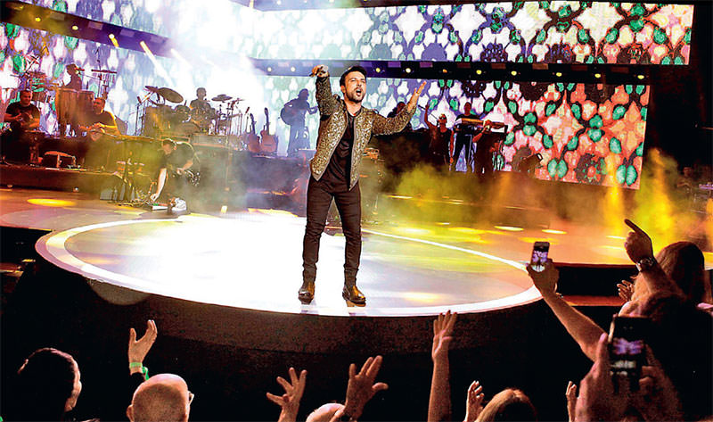 Tarkan'ı izlemeye doyamadılar