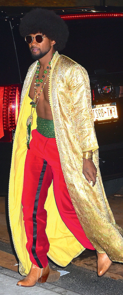 Yeni yaşını 70'ler ruhuyla kutladı