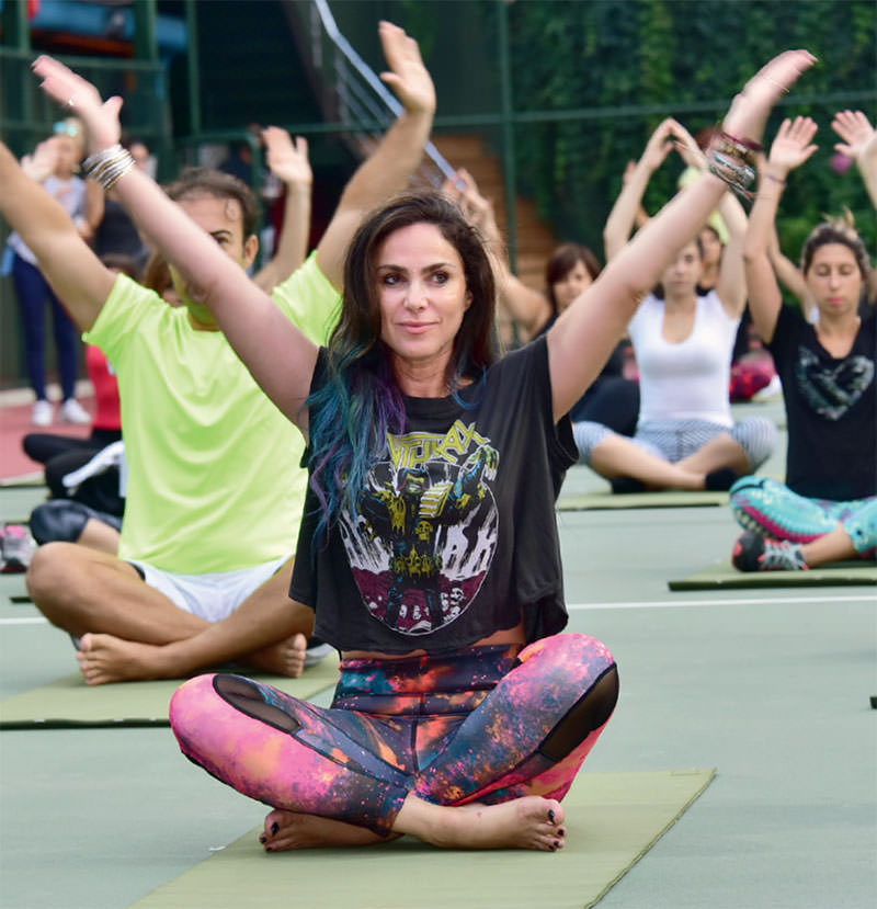 Dans ve yoga etkinliği bir arada