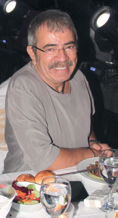 Ünlü sanatçılar Kıbrıs'ta taticileri coşturdu