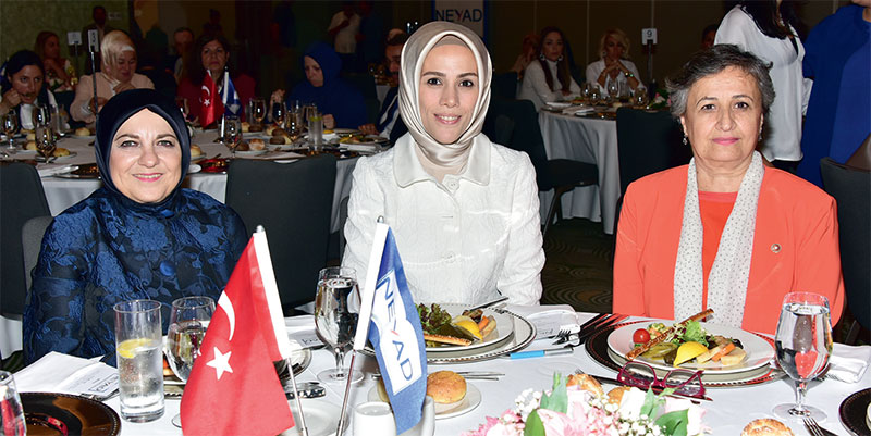 Kızların eğitimi için bir araya geldiler