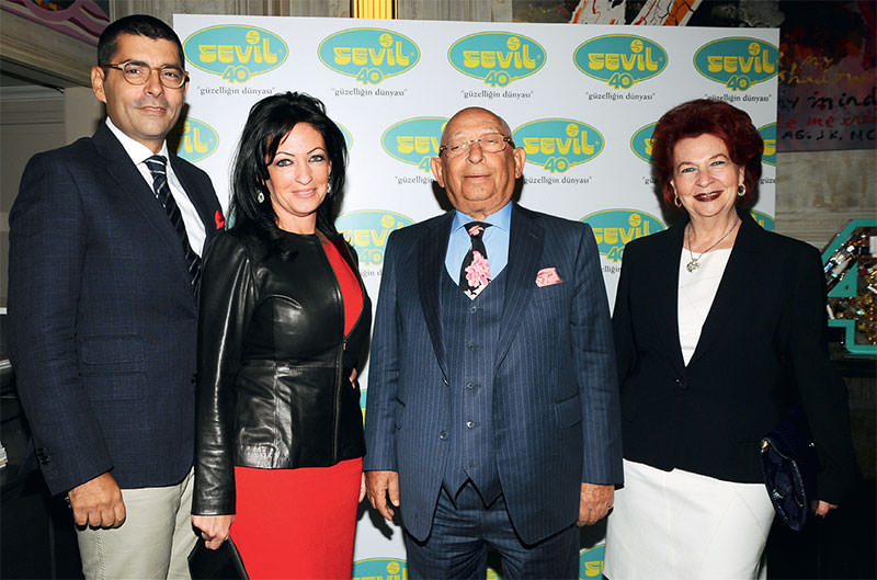 40. yıla parfümlü kutlama