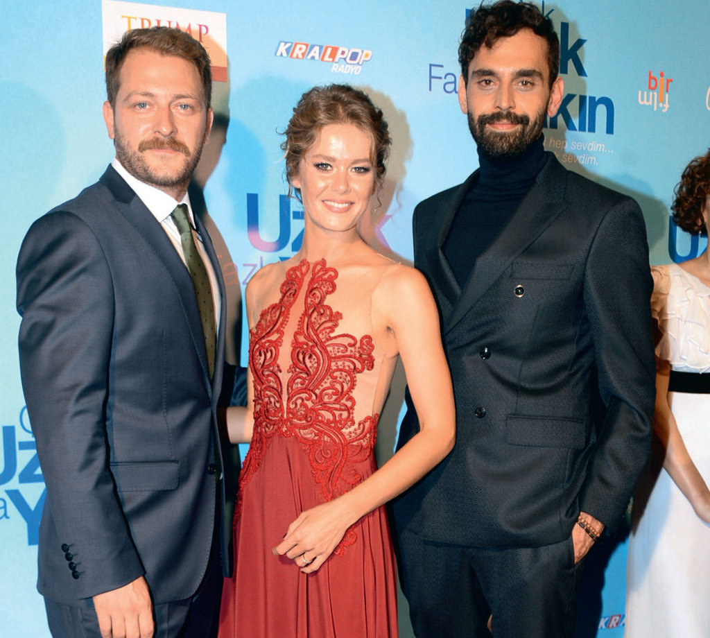 Sanatçılardan ilk filme büyük destek