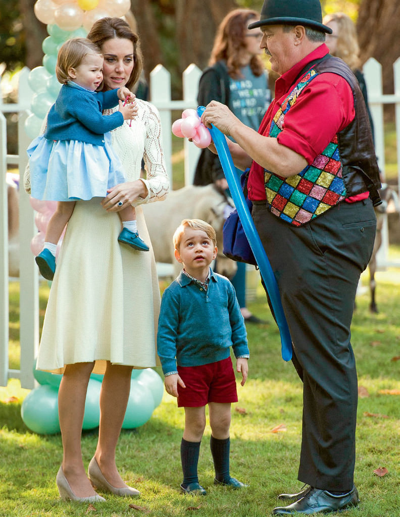 Prens ve Düşes'in 'Örnek Aile' tablosu