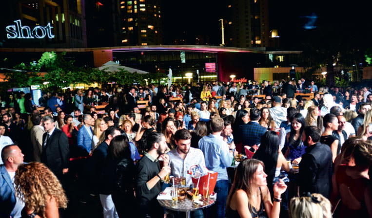 Eğlenceli bir parti ile yaza veda ettiler