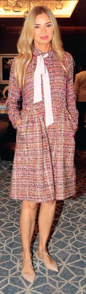 Yardım kermesine ünlü akını