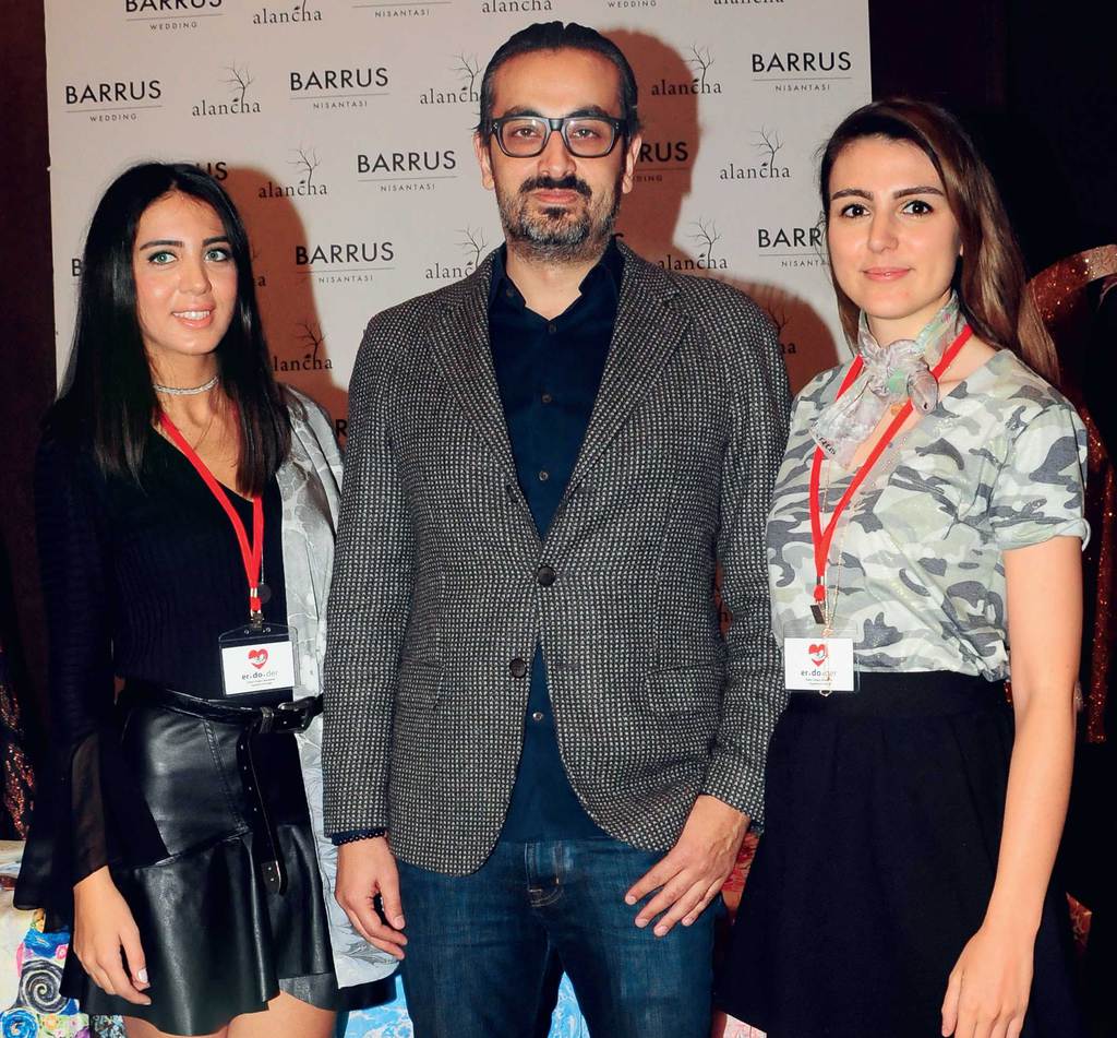 Yardım kermesine ünlü akını