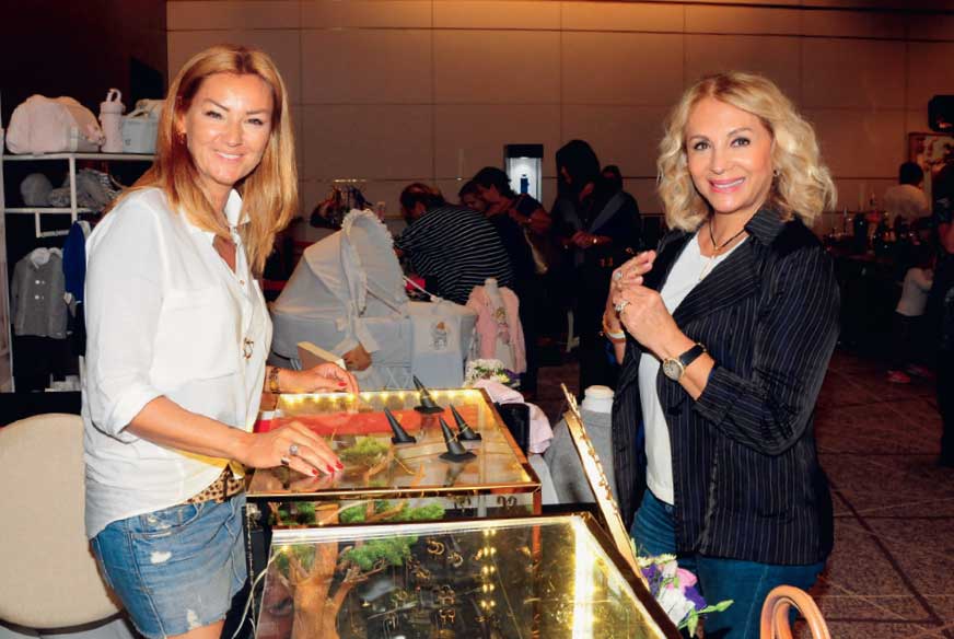 Yardım kermesine ünlü akını