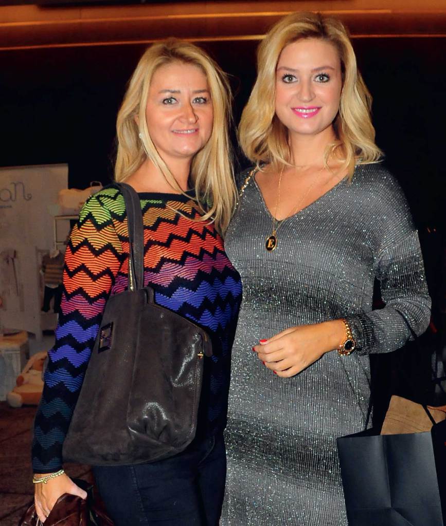 Yardım kermesine ünlü akını