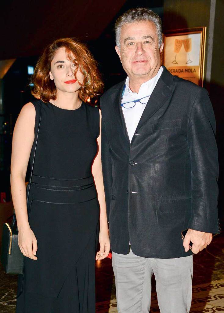 Açılışta destekçilere teşekkür plaketi verildi