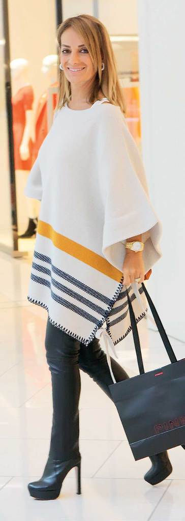 Yeni koleksiyon için dostlarına davet verdi