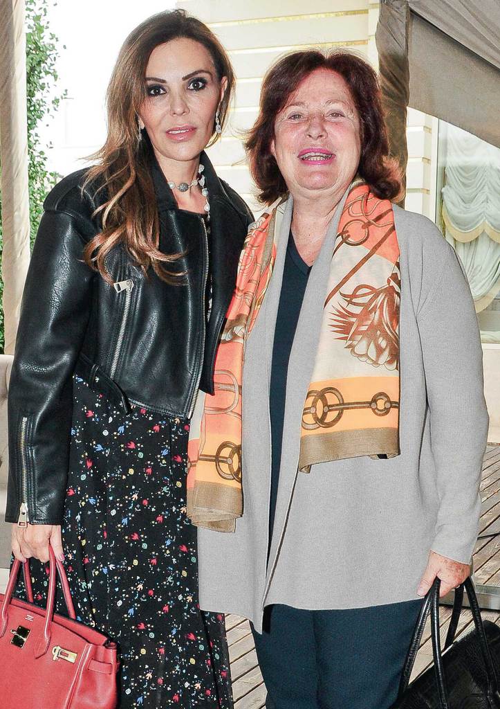 Yardım etmek için alışveriş yaptılar