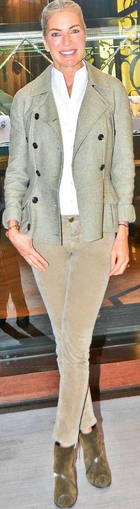 Vakıf için özel bileklik tasarladı