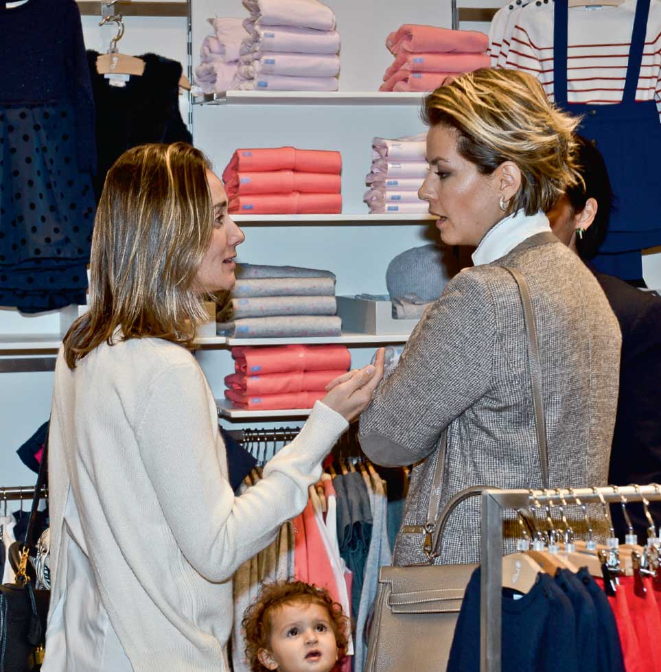 Yeni mağazada açılış daveti