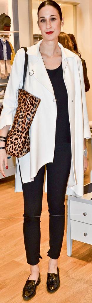 Yeni mağazada açılış daveti