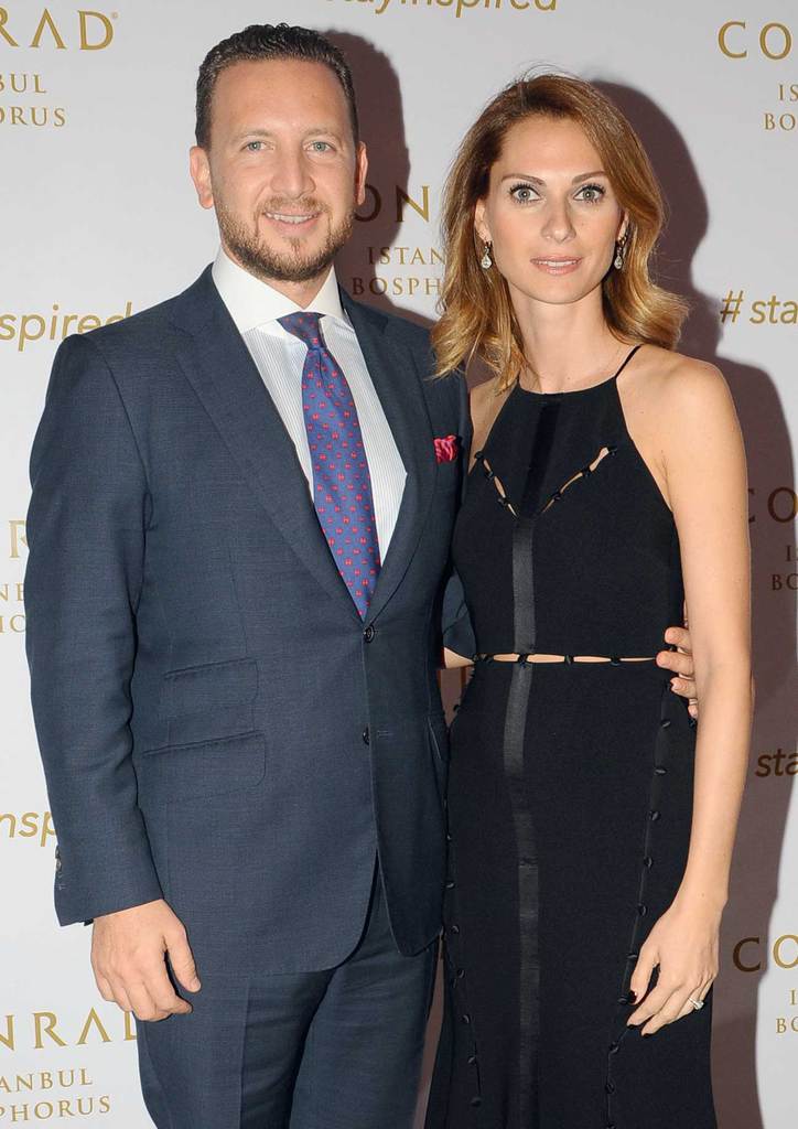 Yenilenen lobide sanat dolu davet