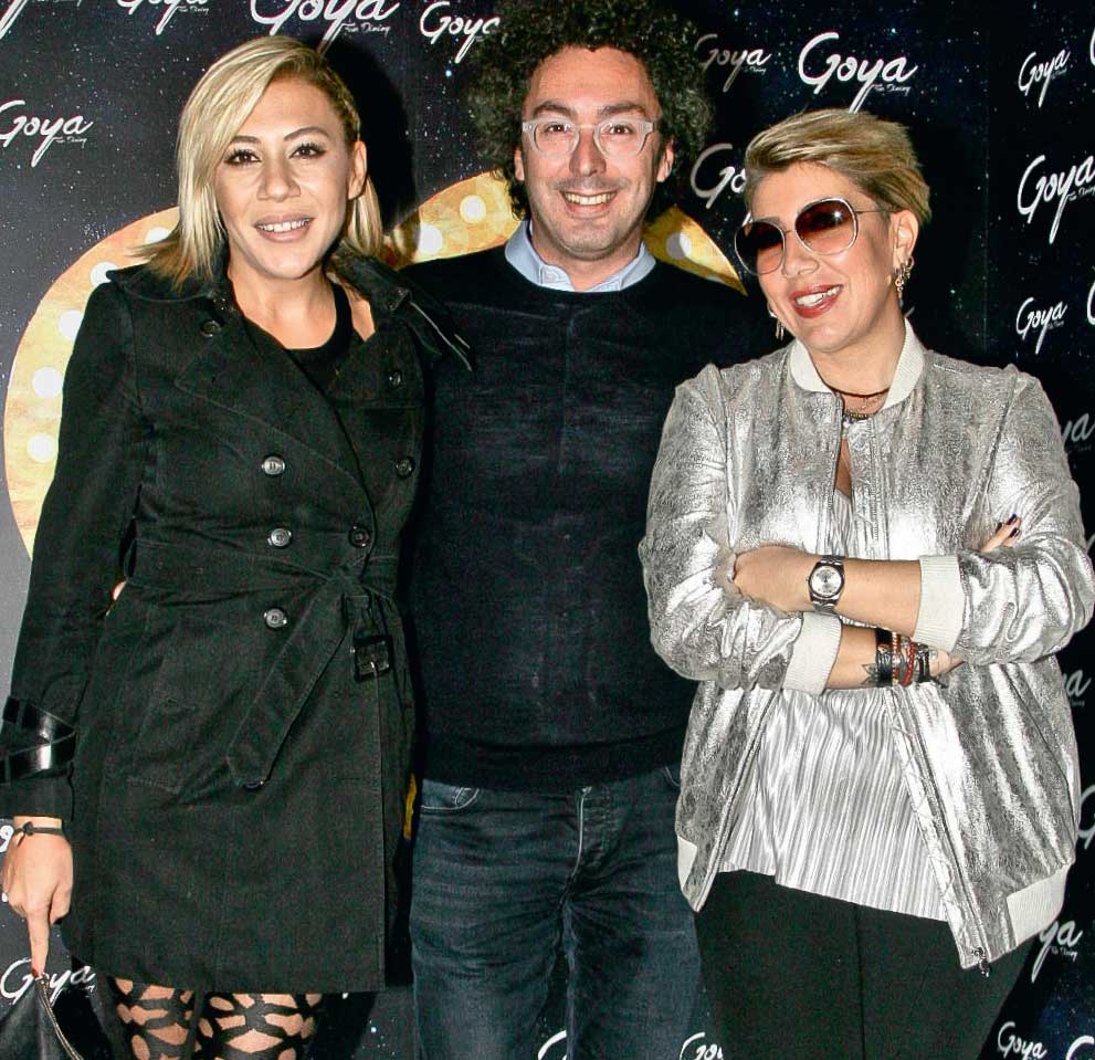 Geri dönüşünü partiyle kutladı