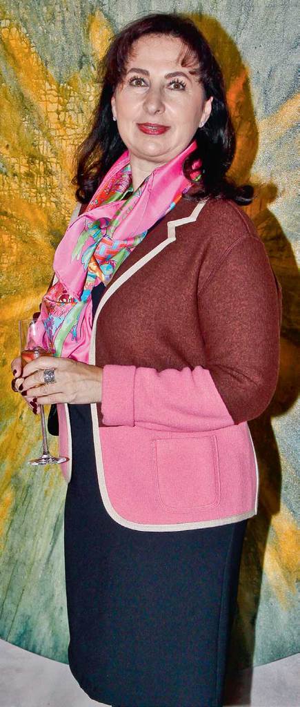 Ünlüleri buluşturan sergi