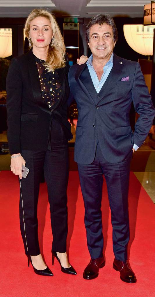 Yarışmacılar tasarladı ünlü mankenler tanıttı