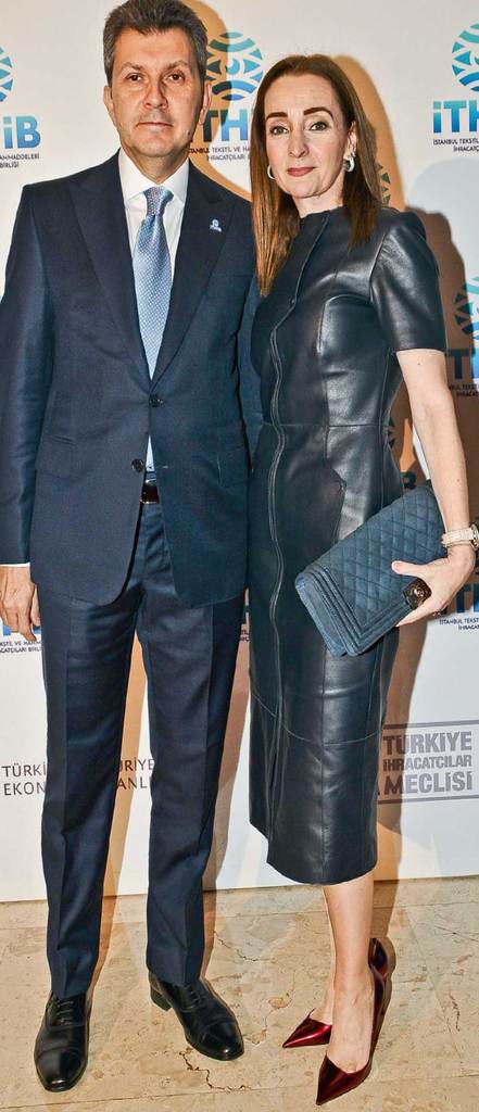 Yarışmacılar tasarladı ünlü mankenler tanıttı