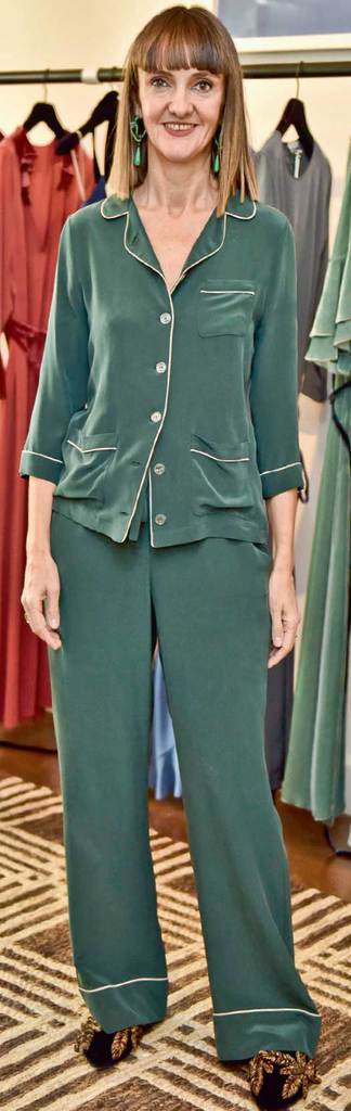 Yeni koleksiyona yatakta tanıtım