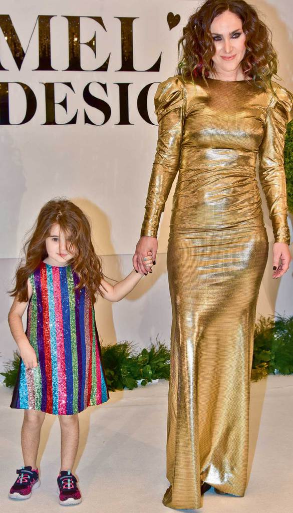 Çocuklar için podyuma çıktılar