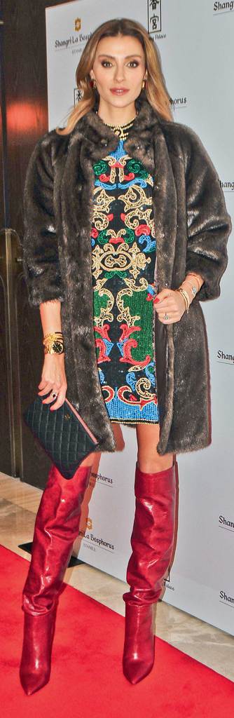 Ünlü dostları için yeni yıl yemeği verdi