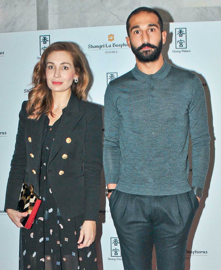 Ünlü dostları için yeni yıl yemeği verdi