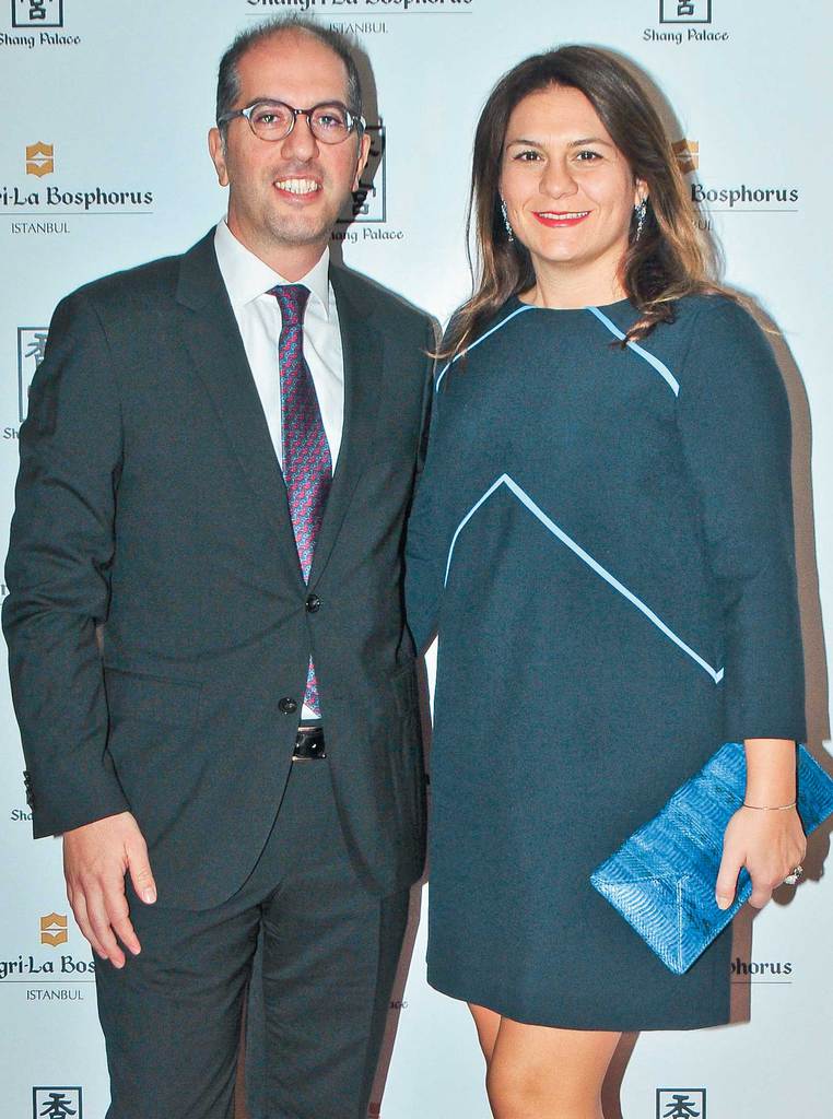 Ünlü dostları için yeni yıl yemeği verdi