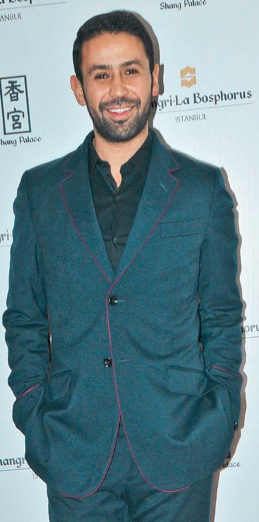 Ünlü dostları için yeni yıl yemeği verdi