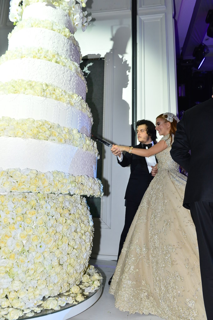 23 yaşındaki Sena'ya yaşı kadar altın