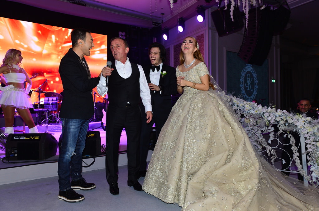 23 yaşındaki Sena'ya yaşı kadar altın