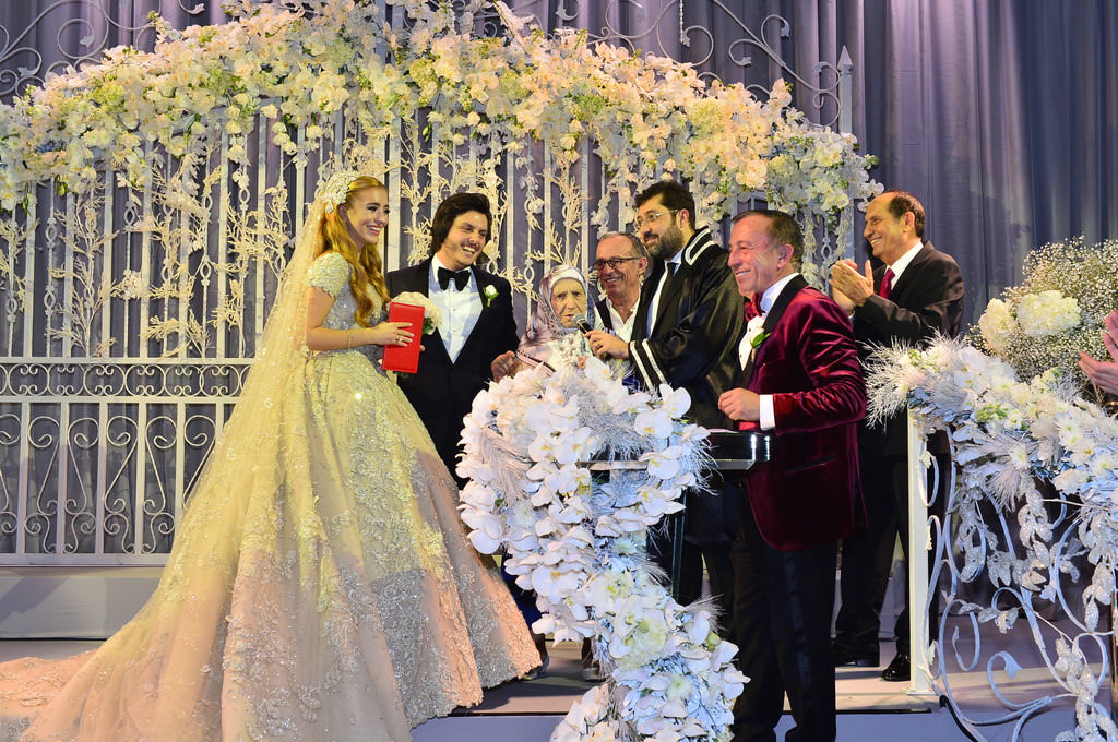 23 yaşındaki Sena'ya yaşı kadar altın