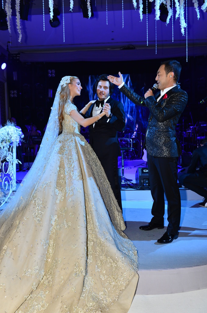 23 yaşındaki Sena'ya yaşı kadar altın