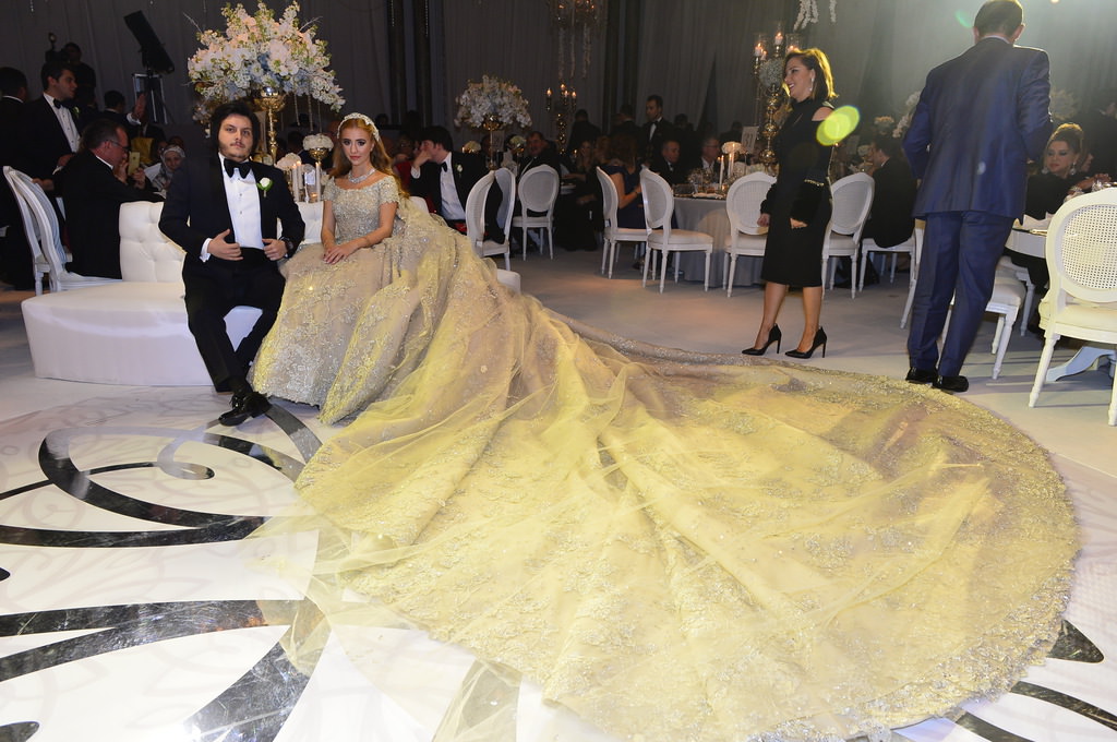 23 yaşındaki Sena'ya yaşı kadar altın