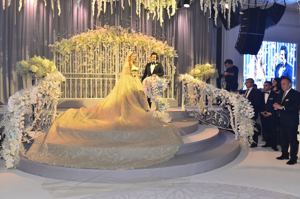 23 yaşındaki Sena'ya yaşı kadar altın