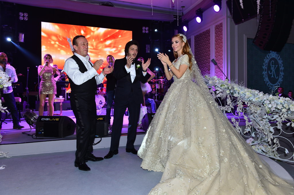 23 yaşındaki Sena'ya yaşı kadar altın