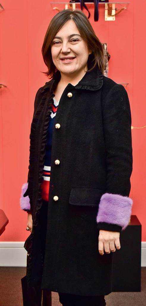 Koleksiyonunu yeni yerinde tanıttı