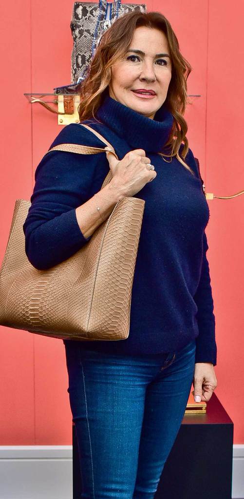 Koleksiyonunu yeni yerinde tanıttı