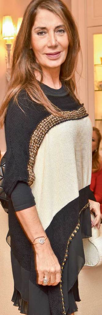 Dostlarına davet verdi