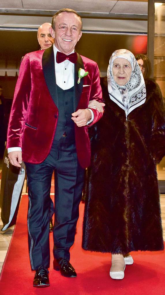 Ağanın kızına sarayda görkemli düğün