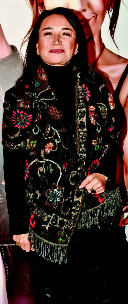 'Dönerse Senindir' filmi için renkli gala