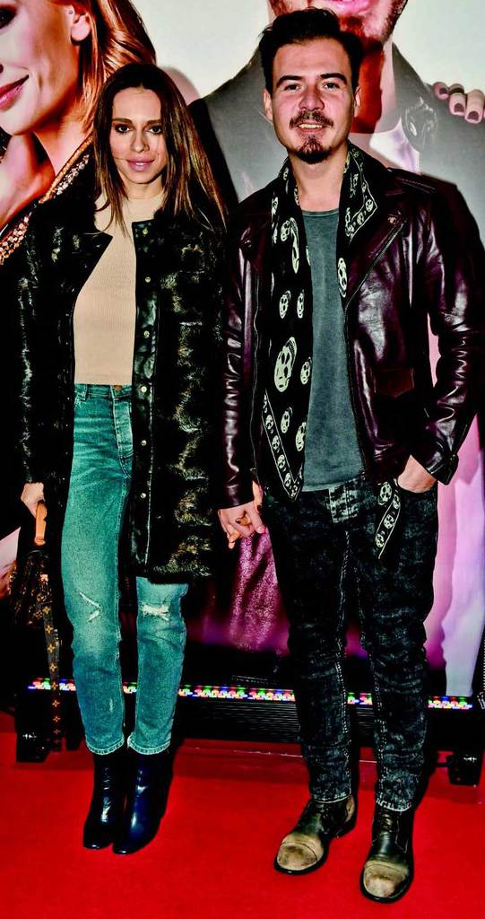 'Dönerse Senindir' filmi için renkli gala